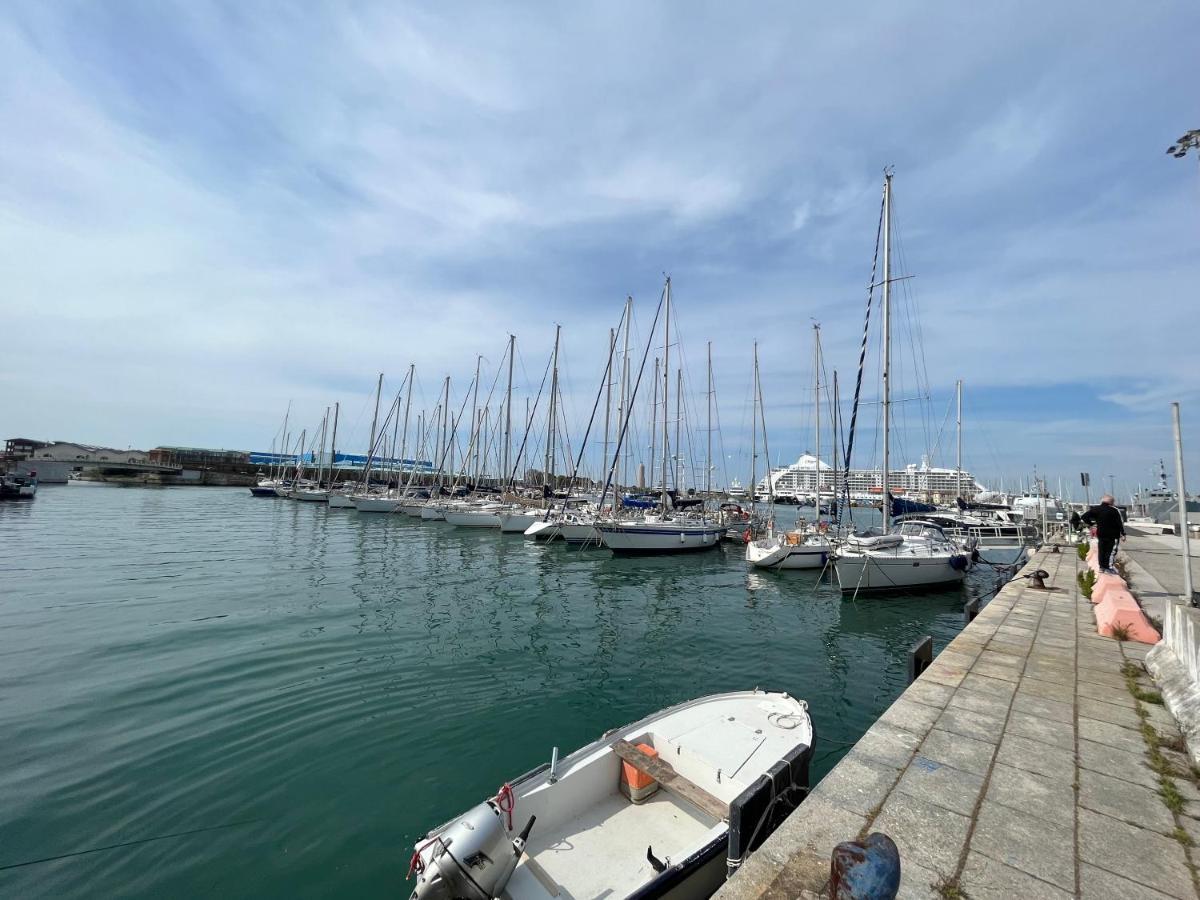 Kasia Porta Sul Mare Di Livorno Free Parking Exteriör bild